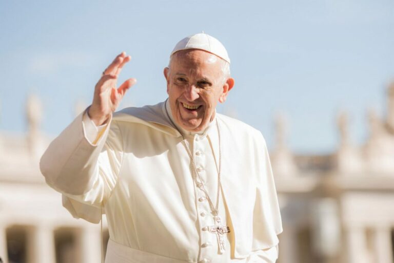Papa Francesco, bomba in Vaticano: ecco chi prenderà il suo posto. Ora è ufficiale